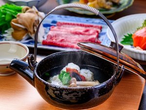 旨みを丁寧に引き出した、出汁香る土瓶蒸し