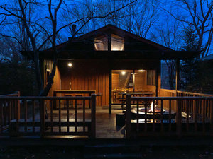 �k�y���X�E�B�[�g�O���X�̎{�ݎʐ^1