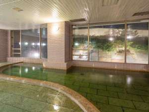【大浴場 銀の船】 ライトアップされた庭園