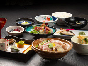 沼津港直送の新鮮なお刺身や、ヘルシーなもち豚豆乳鍋が楽しめる会席料理