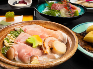 乳白色に濁った温泉をイメージした「もち豚豆乳鍋」
