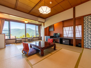 駒ヶ岳|<別館 さくら亭>大文字山を望む和室|10帖+広縁/晴れた日には駿河湾まで望むことができます。