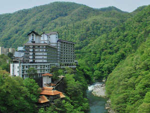 会津芦ノ牧温泉 大川荘 絶景露天風呂と美食懐石が自慢の老舗旅館の写真