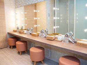 明るく、清潔な女性専用パウダールーム完備。お風呂上りは勿論、出発前にもご利用いただけます。