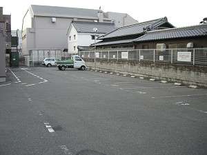 ホテル駐車場先着20台1400円(14時〜10時)