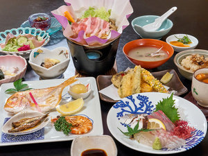夕食イメージ_地元食材にこだわった和風料理をお楽しみください。