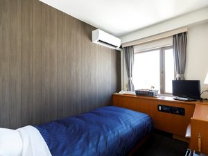 【シングルC】約11.3平米、ベッド幅110×195(シモンズベッド)、エアコン(個別型)、冷蔵庫、スマートTV