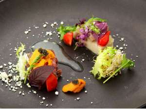 �y��ʂ̃t���R�[�X�z�G�߂̈�i�i���j�G�߂��ƂɖK�ꂽ���Ȃ�{���؂ɋG�߂̈�i�����y���݂��������B