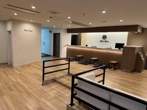 ホテル入口から見たフロント