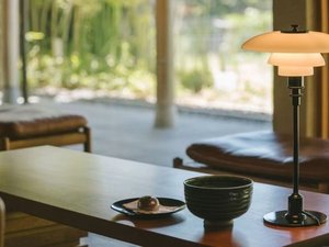 【フロント】チェックインの際にはお茶と季節のお菓子をご用意しております