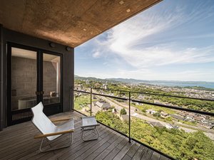 �y�K�����A�L���O�z�ʕ{�̐����ȋ�C�A�D����������𔧂Ŋ��������Ԃł��B