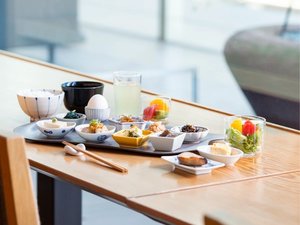 清々しい朝を感じながら、ごゆっくりご朝食をお召し上がりください。