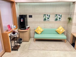 【ロビー】南国感漂うソファでお寛ぎ頂けます★