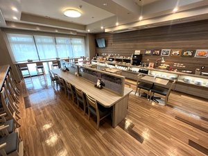 【朝食レストラン会場】カウンターが多いのでゆっくりお召し上がりいただけます★