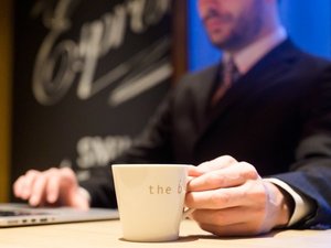 無料コーヒー&軽食サービス、Wi-Fiなど、嬉しいサービスをご用意しております