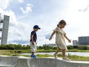 【アイランドシティ中央公園】ホテルから徒歩約10分。ウッドデッキや庭園など散策にオススメ♪