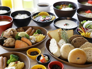 【レストラン「海-kai-」朝食】約30種類のビュッフェスタイルの朝食をお楽しみいただけます。