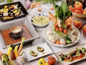 トマトとチーズの彩り串鍋コース