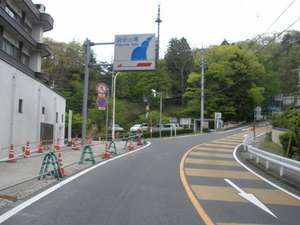 道順 3 左折すると、袋田の滝の標識が見えてきます。