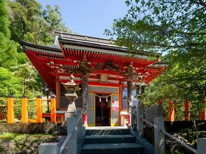 �y������א_�Ёz�����R�o�R���̍���ɂ���_�ЁB���N11�����{�ɗ��Ղ��s����B