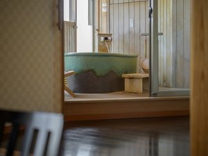 *【湖側】和洋室18畳│源泉かけ流し露天風呂付