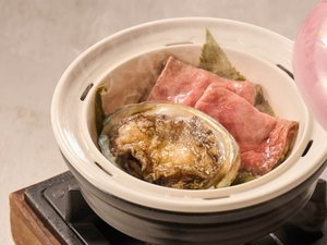 鮑と牛肉の桜香り蒸し