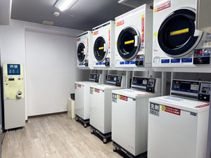 コインランドリー■洗濯機:400円/1回■乾燥機:100円/30分