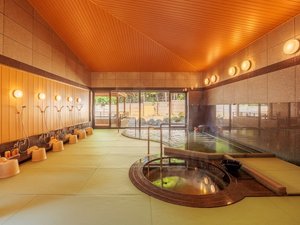 【本館千の杜大浴場】足元から伝わる和のぬくもり、畳み敷きの大浴場