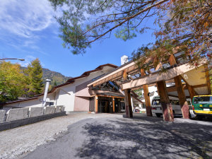 *秋の外観(紅葉)/日光湯元の紅葉は9月中旬から10月中旬がピーク