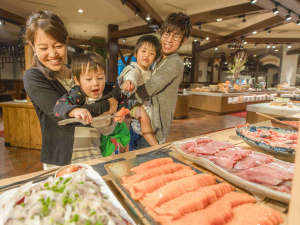 ◇【夕食ブッフェイメージ】北海道ならでは海鮮も召し上がれ。写真はオクトーバーフェスト