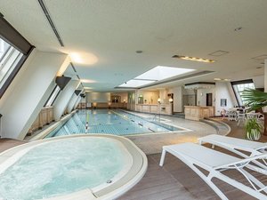 INDOOR POOL bgbvCg獷ތSn悢ԁBv[pL@