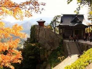 「山寺」は松尾芭蕉、長い石段、絶景などで有名なお寺。海外からも人気の観光スポット。