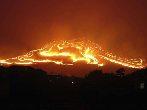 �y�C�x���g�z��R�̉΍Ղ�