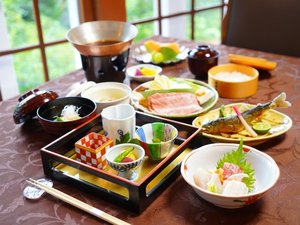 ひとつひとつ丁寧に。料理長こだわりの会席料理 お夕食 一例