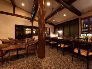 バーラウンジ 「ラ・シュミネ」あたたかな暖炉の火とオリジナルカクテルで高原の夜をお楽しみください。