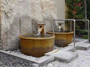 ≪信楽焼壺風呂≫信楽焼を使用した壺風呂です。