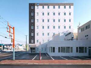 ホテル外観/JR名寄駅から徒歩約10分で、飲食や買い物に便利な「なよろ商店街」のすぐ側に位置するホテル