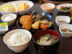 【朝食一例】バランスの良い家庭の味で、爽やかな朝をスタート。