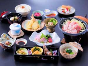 【夕食・柳川美豚(びとん)会席】柳川水路”沖端川”の中流で育てられたブランド豚「柳川美豚」のお料理。
