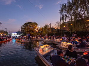 【周辺観光】柳川白秋祭。夜の掘割を巡る水上パレードは秋の柳川の風物詩となっています。<車で25分>