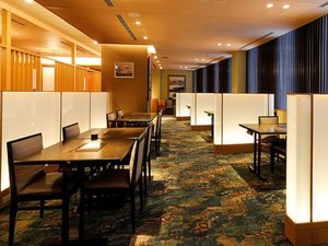 【お食事処】ご夕食は、当館から徒歩2分の姉妹館 花結びのお食事処「花散歩」でご用意しております