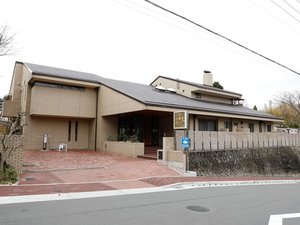 【外観】和の趣とモダンが調和した温もりあふれる佇まい。