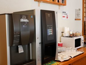 【サービス】ご滞在中に嬉しい、寛ぎのフリードリンクコーナー。