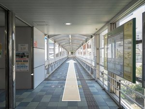 A左手に曲がります。