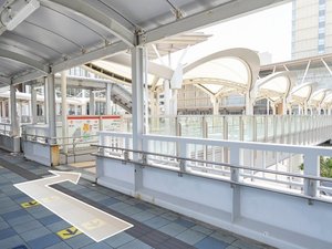 B右手に曲がります。(右上にリソルが見えます)
