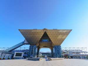 �y�����r�b�O�T�C�g�i�������ۓW����j�z���{�ő�̃R���x���V�����Z���^�[�^�z�e������o�X��20��