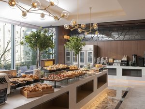 �yBayside KITCHEN�z���R�~���]���̒��H�r���b�t�F/�z�e�����C�h�̐�i�̏Ă����ăp���������B