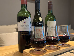 ◆トラットリア「RUUUST」(ルースト)◆ 3種の日本ワインを少しずつ味わえる「飲み比べセット」