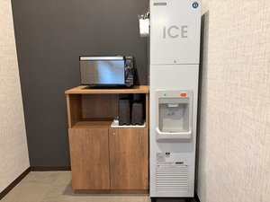 電子レンジ・製氷機は1階にございます。