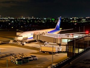 大阪国際空港(伊丹空港)まで大阪モノレールで直結!